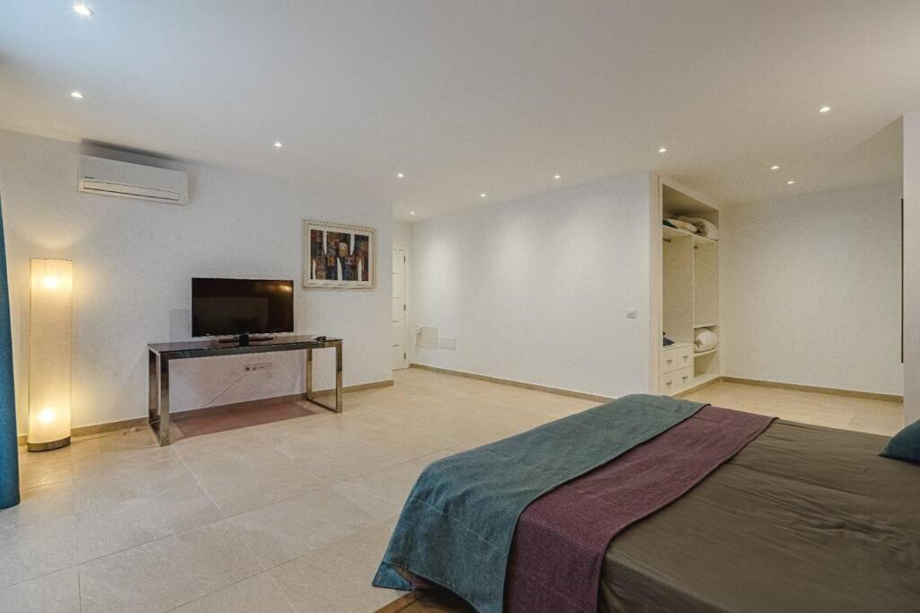 Villa Riviera De 4 Dormitorios Con Piscina. Costa Adeje  Exteriör bild